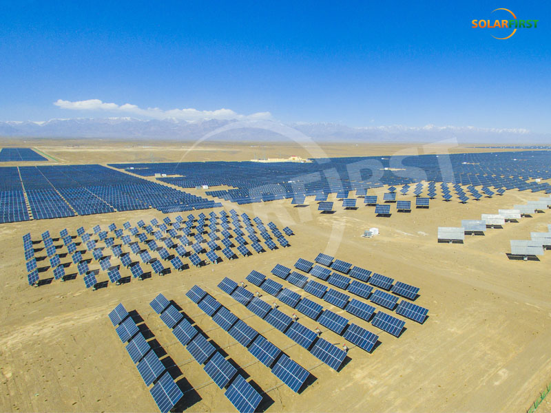 Projet de suivi à axe unique plat à liaison Xinjiang Hami 150 kW