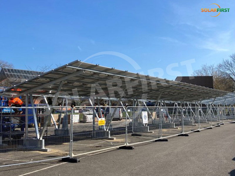 Abri de voiture étanche en acier au carbone Sudbury 300 kWp