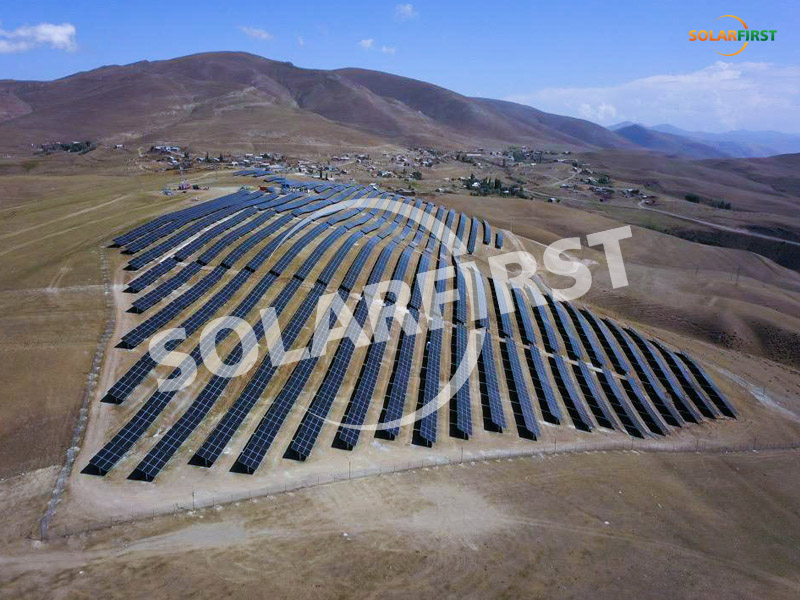 Le groupe SolFirsTech contribue au développement écologique mondial avec succès. Connexion au réseau SolFirsTechul du projet photovoltaïque gouvernemental Solar-5 en Arménie.