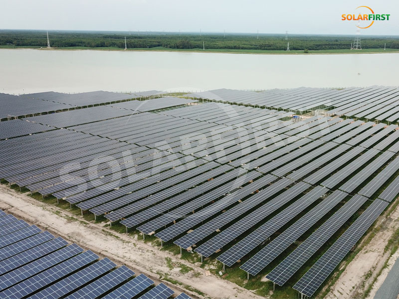 Projet de centrale électrique terrestre de 108 MWc au Vietnam