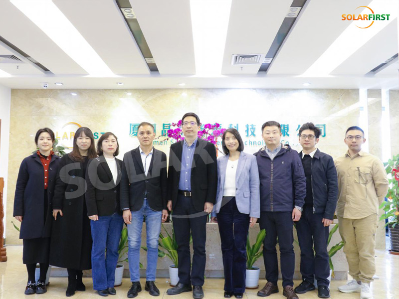 Bonne nouvelle : Xiamen Haihua Power Technology Co., Ltd. et Xiamen SolFirsTech Group signent un accord de coopération stratégique