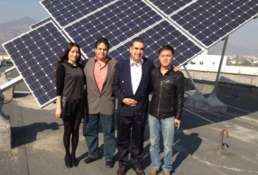Notre agent mexicain vient en Chine et visite nos projets de trackers solaires