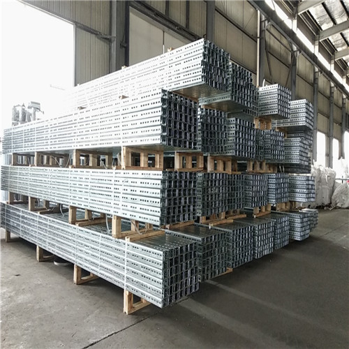 Projet de montage solaire au sol en acier de 108 MWc au Vietnam (2020)