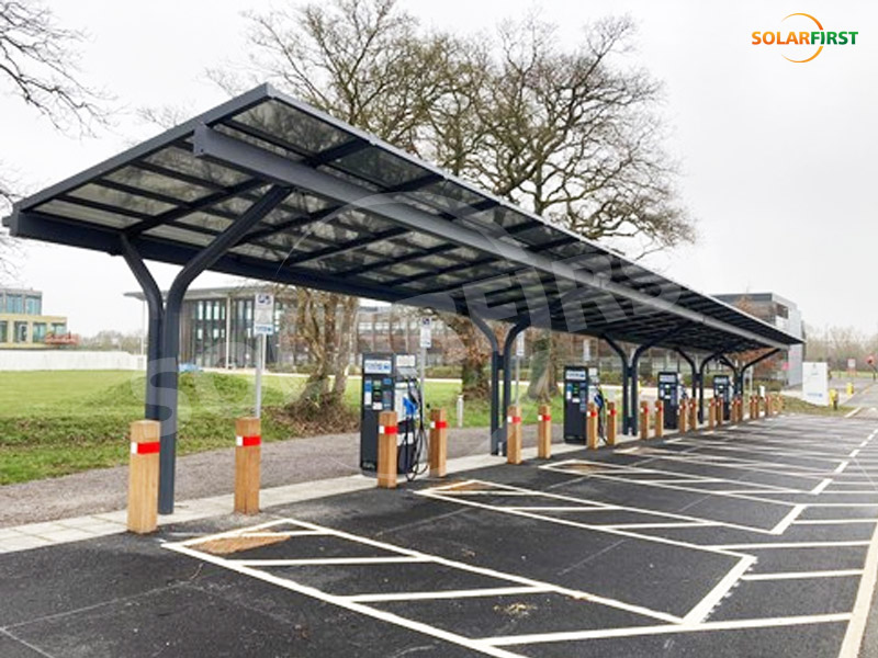 Projet d'abri solaire pour voitures dans le South Gegestershire, Royaume-Uni