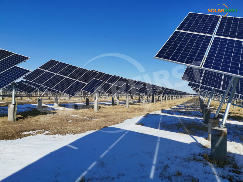 Projet de tracker incliné de 25 MW à Hebei Zhangbei