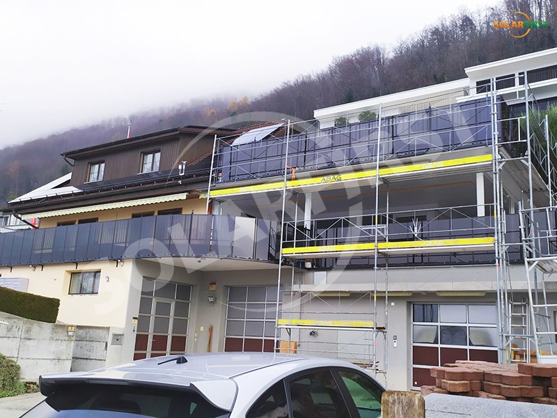 Projet de clôture de balcon BIPV de 8 kWc en Suisse