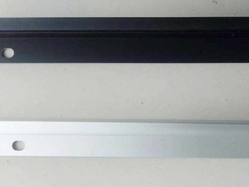 Pourquoi les cadres en aluminium des modules PV sont-ils uniquement disponibles en noir et blanc ?