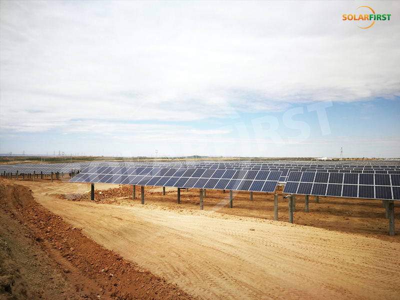 Projet de suivi à axe unique plat de 28 MW dans le Gansu
