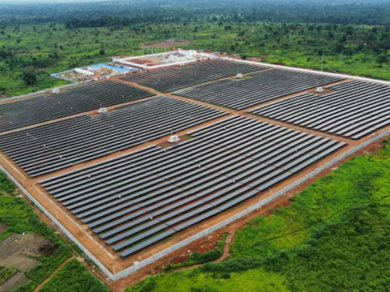 Une centrale solaire soutenue par la Chine atténue les pénuries d'électricité en Afrique centrale